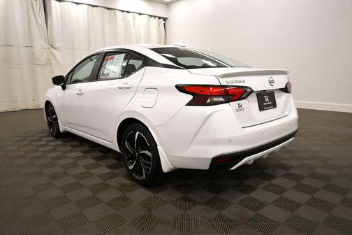 Aspen White Tricoat 2025 Nissan Versa 1.6 S