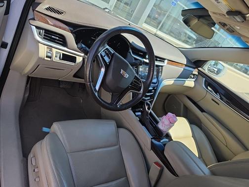 Crystal White Tricoat 2016 Cadillac XTS Luxury