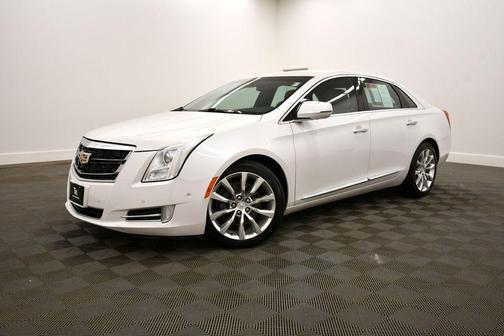 Crystal White Tricoat 2016 Cadillac XTS Luxury