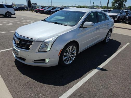 Crystal White Tricoat 2016 Cadillac XTS Luxury
