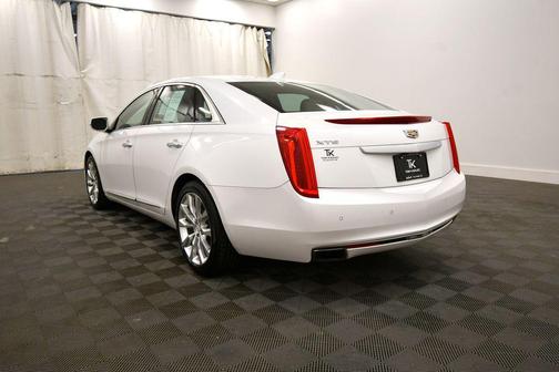 Crystal White Tricoat 2016 Cadillac XTS Luxury