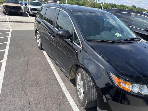 Crystal Black Pearl 2016 Honda Odyssey SE