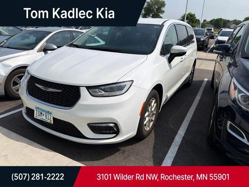 Bright White Clearcoat 2023 Chrysler Pacifica Touring L