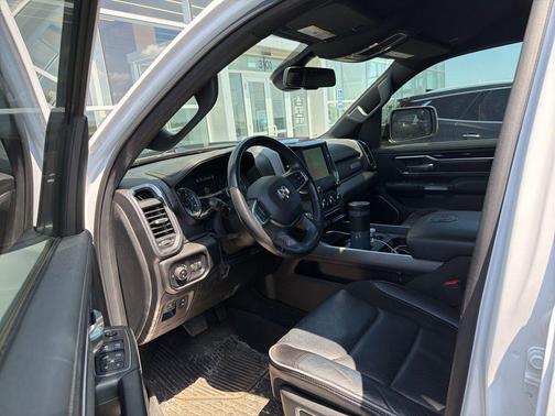Bright White Clearcoat 2020 RAM 1500 Laramie