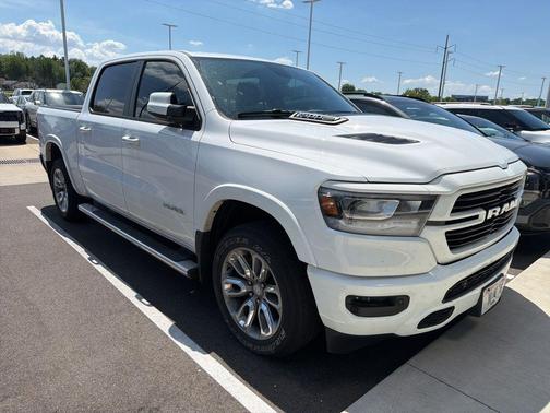 Bright White Clearcoat 2020 RAM 1500 Laramie