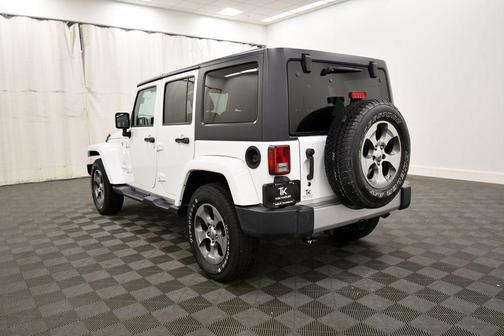 Bright White Clearcoat 2017 Jeep Wrangler Unlimited Sahara