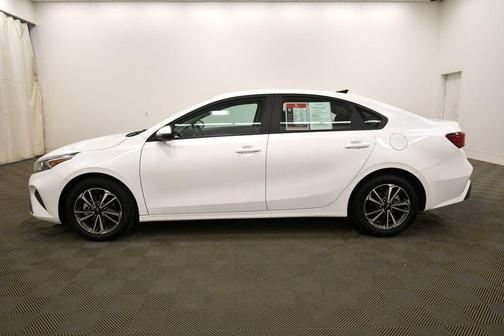 Snow White Pearl 2024 Kia Forte LXS