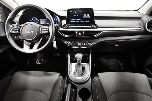 Snow White Pearl 2024 Kia Forte LXS