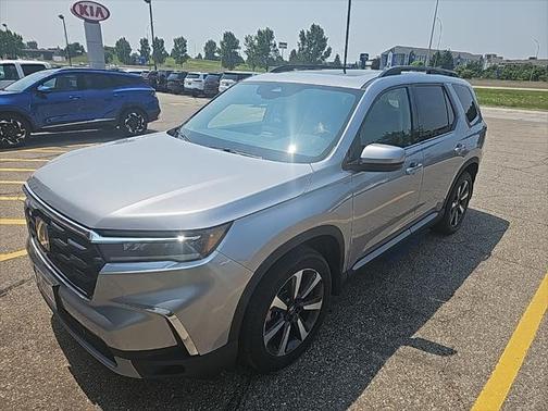 2025 Honda Pilot Touring 8-Passenger