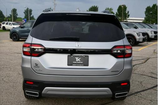 2025 Honda Pilot Touring 8-Passenger