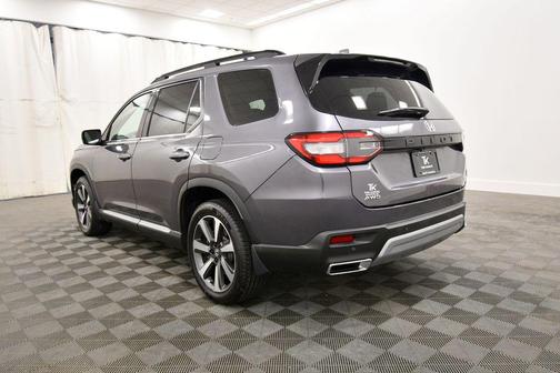 Gray 2023 Honda Pilot Touring 8-Passenger