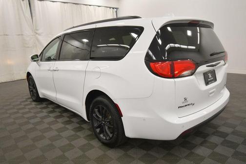 2020 Chrysler Pacifica L