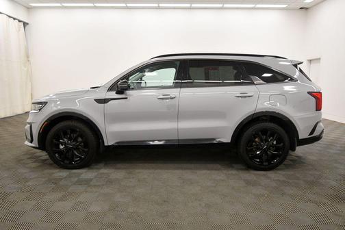 Wolf Gray 2023 Kia Sorento SX