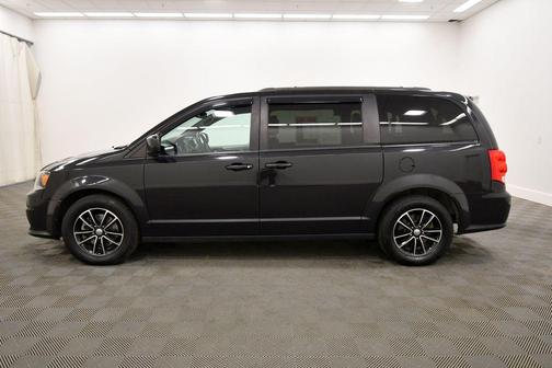 Black Onyx Crystal Pearlcoat 2019 Dodge Grand Caravan GT