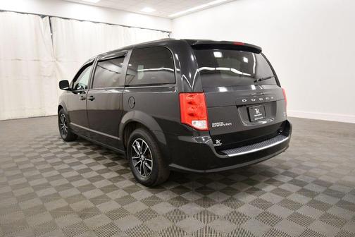 Black Onyx Crystal Pearlcoat 2019 Dodge Grand Caravan GT