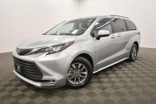 2024 Toyota Sienna XLE