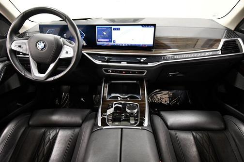 Copper Metallic 2026 BMW X7 xDrive40i
