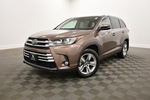 Toasted Walnut Pearl 2017 Toyota Highlander Limited