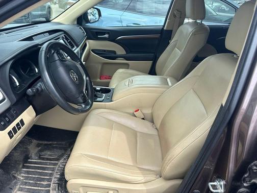 Toasted Walnut Pearl 2017 Toyota Highlander Limited