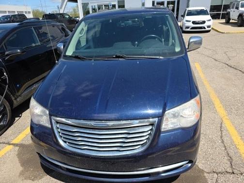 2014 Chrysler Town & Country Touring-L