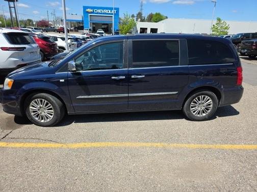 2014 Chrysler Town & Country Touring-L