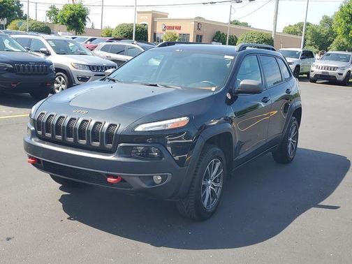 Brilliant Black Crystal Pearlcoat 2016 Jeep Cherokee Trailhawk