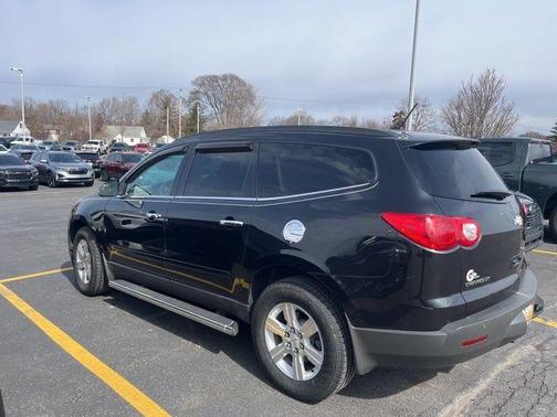 Black Granite Metallic 2010 Chevrolet Traverse LT
