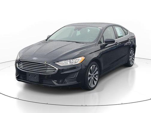 Black 2019 Ford Fusion SE