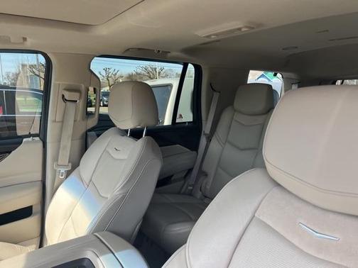 2018 Cadillac Escalade Luxury