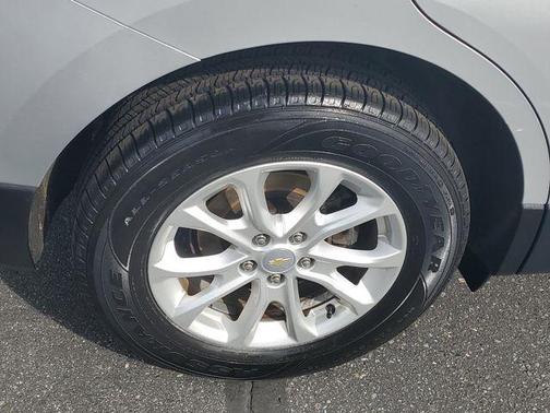 Silver Ice Metallic 2019 Chevrolet Equinox 1LT