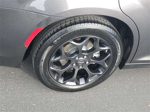 Granite Crystal Clearcoat Metallic 2023 Chrysler 300 Touring L