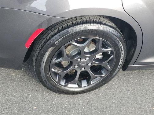 2023 Chrysler 300 Touring L