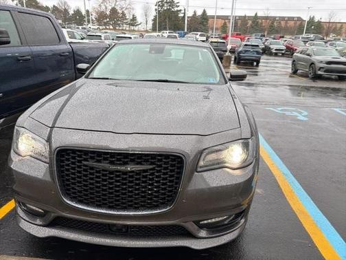 2023 Chrysler 300 Touring L