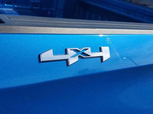 Dynamic Blue Metallic 2022 GMC Sierra 1500 Elevation