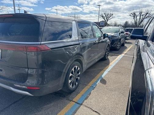 2024 Kia Carnival EX