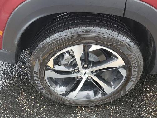 Crimson Metallic 2024 Chevrolet Trax 1RS