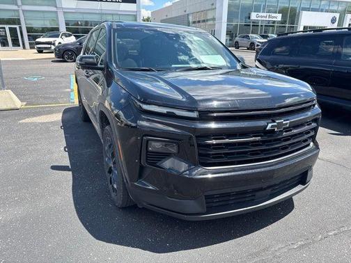 Mosaic Black Metallic 2024 Chevrolet Traverse LT