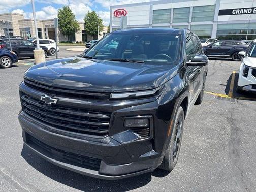 Mosaic Black Metallic 2024 Chevrolet Traverse LT