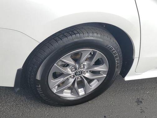 Wind Chill Pearl 2024 Toyota Sienna LE