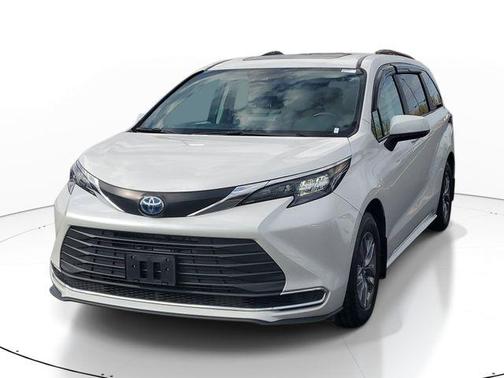 Wind Chill Pearl 2024 Toyota Sienna LE