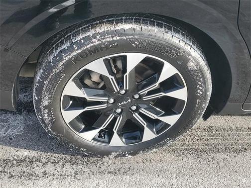 2023 Kia Carnival EX