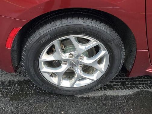 Velvet Red Pearlcoat 2019 Chrysler Pacifica Limited