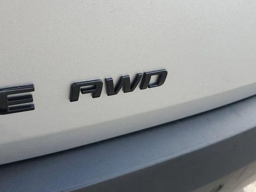 Silver Ice Metallic 2021 Chevrolet Traverse RS