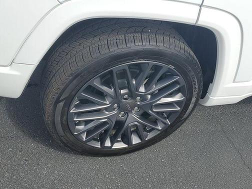 Bright White Clearcoat 2023 Jeep Compass Altitude