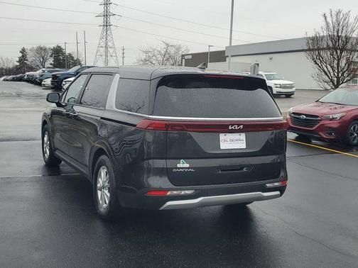 Metal 2024 Kia Carnival LX