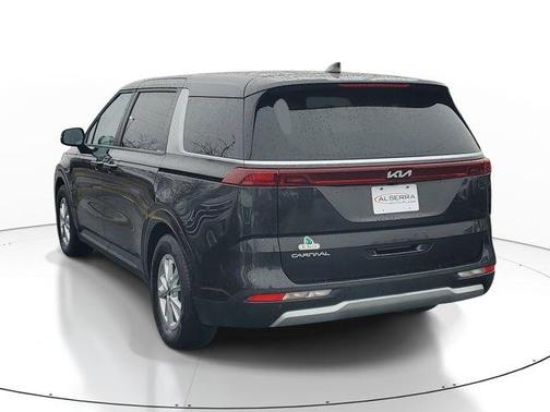 Metal 2024 Kia Carnival LX