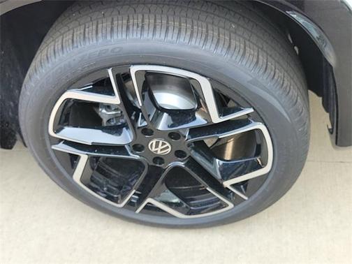 2025 Volkswagen Tiguan 2.0T SEL R-Line