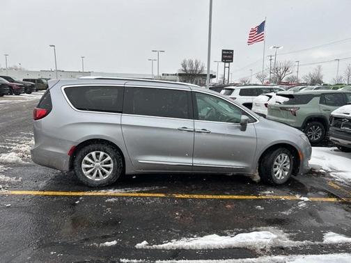 2018 Chrysler Pacifica Touring-L
