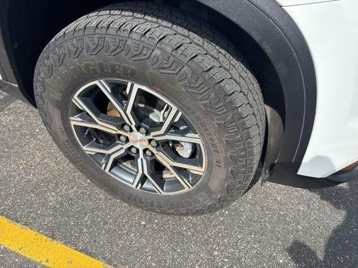 Summit White 2024 GMC Acadia AT4