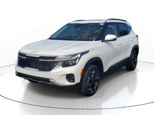 Snow White Pearl 2024 Kia Seltos EX